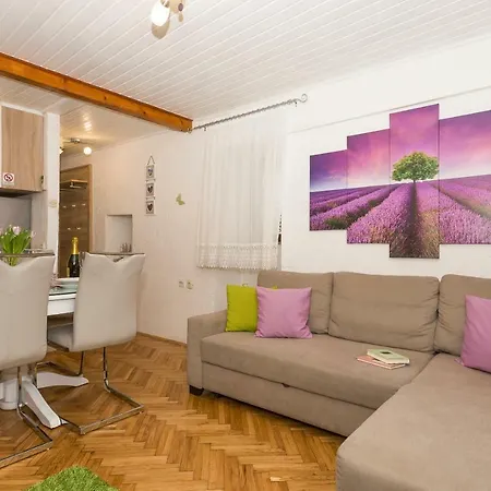 Apartment Priska1700 *