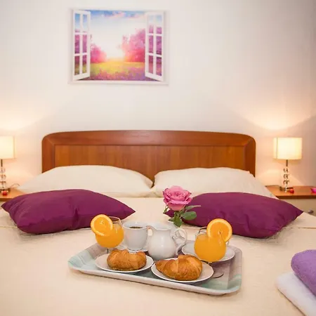 Priska1700 Apartment Split