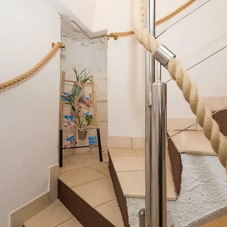 Priska1700 Apartment